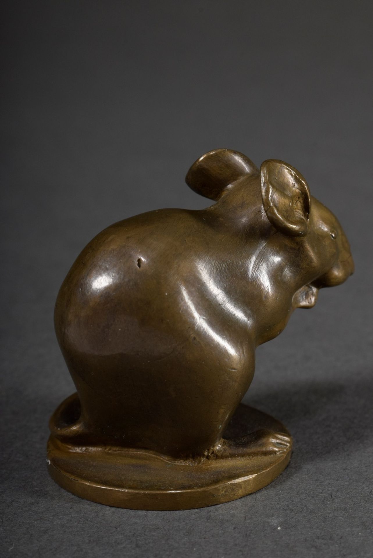 2 Various bronze miniatures "Wallowing pig" and "Crouching mouse", 1x on the bottom inscribed warri - Image 4 of 7