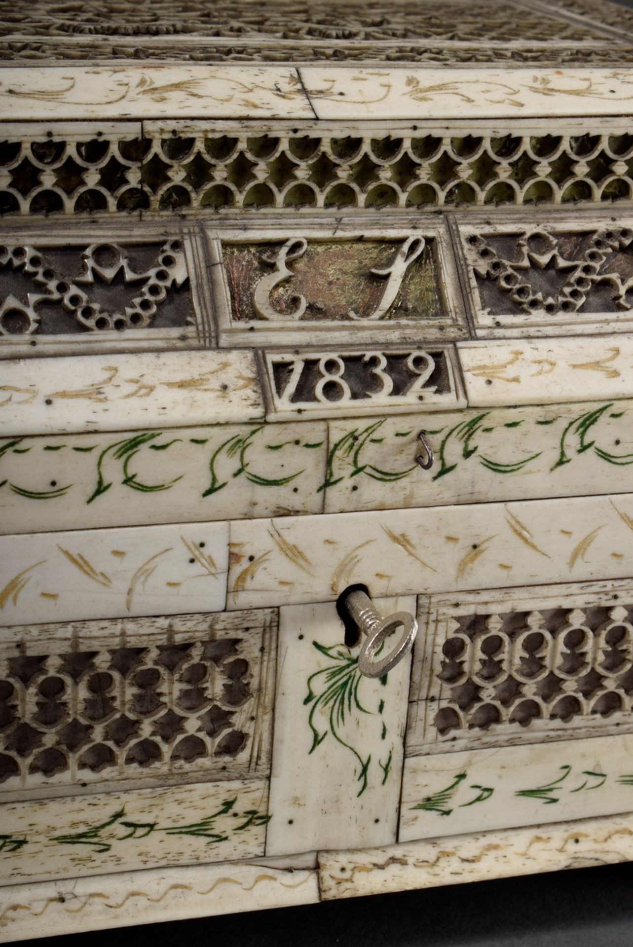 Fine sawn Arkhangelsk casket with stepped hinged lid and rectangular body on feet, on the front sid - Image 2 of 8