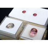 3 Positionen Edelsteine: Paar Rhodolith Granate (ca. 1.5ct, Ø5,4mm), rosé Turmalin Tropfen (3.5ct,