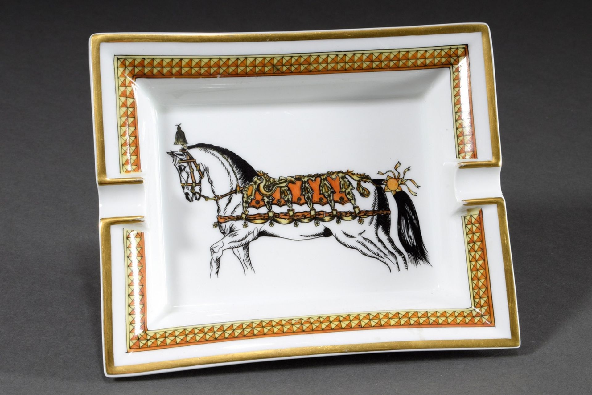 Hermès porcelain ashtray with overprint decoration "Parade horse" and hand colored rim, 1990s, 4x19