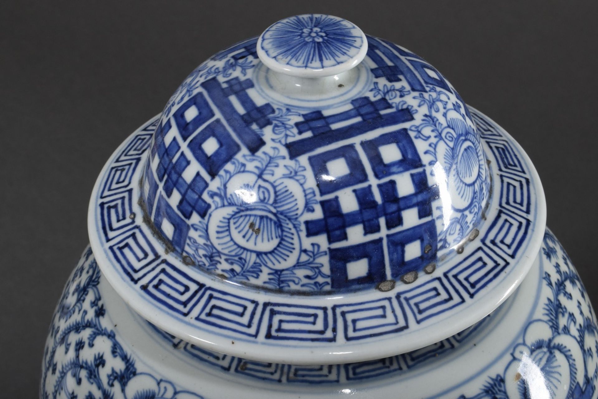 Chinese porcelain lidded vase with blue painting "Characters: Double happiness" on floral ground, 4 - Image 3 of 7