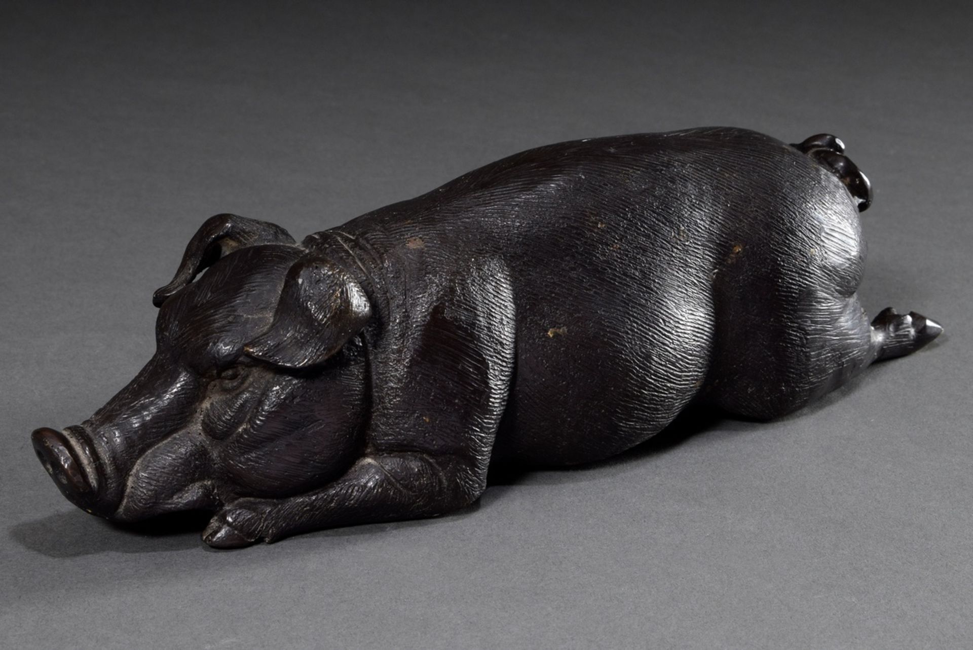 Unknown artist "Lying sow", brass dark patinated, unsigned, 20th c., h. 7,5cm, l. 30,5cm