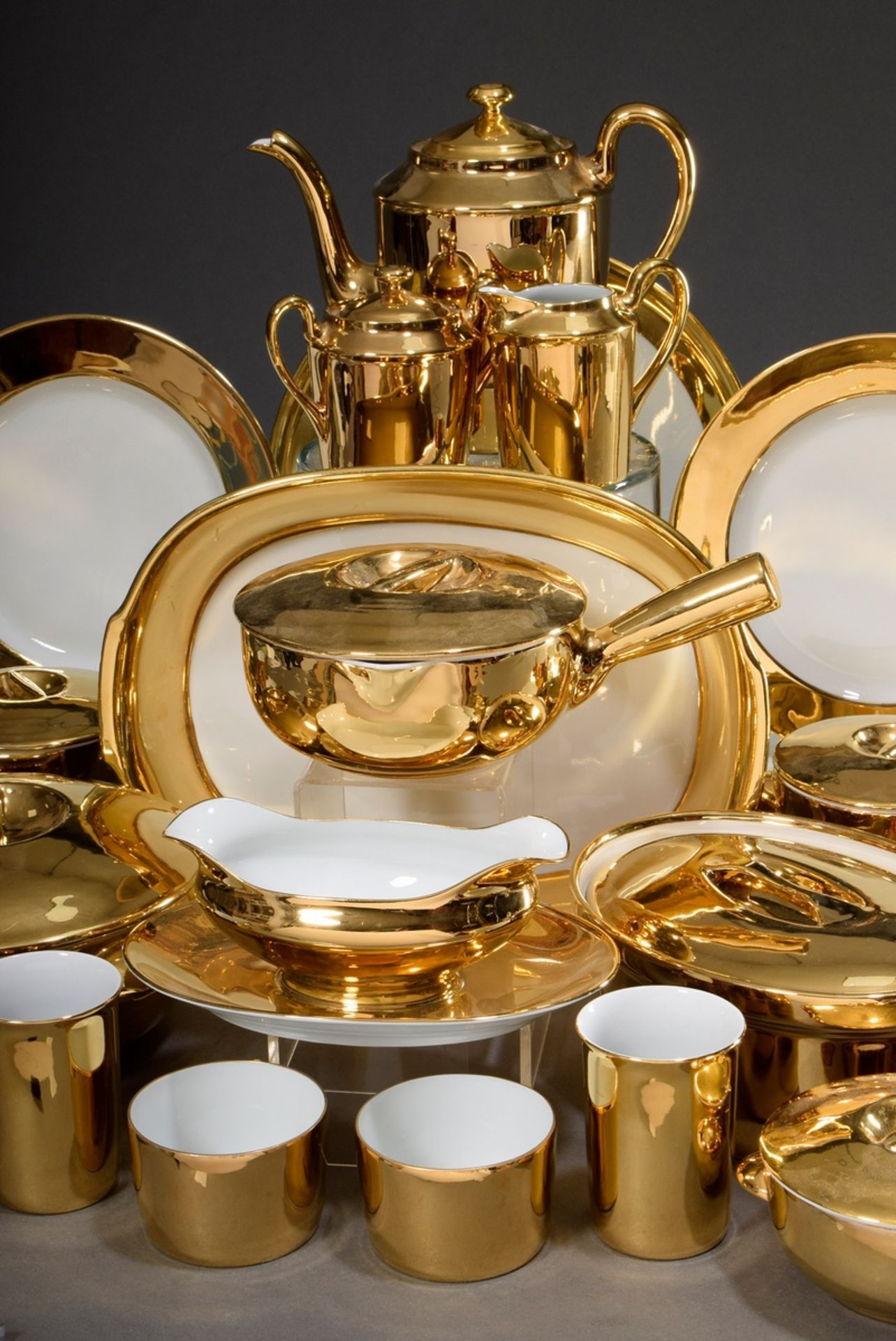 43 pieces Limoges dinner and breakfast service "Gold", Porcelaine de Paris, consisting of: 8 dinner - Image 2 of 9