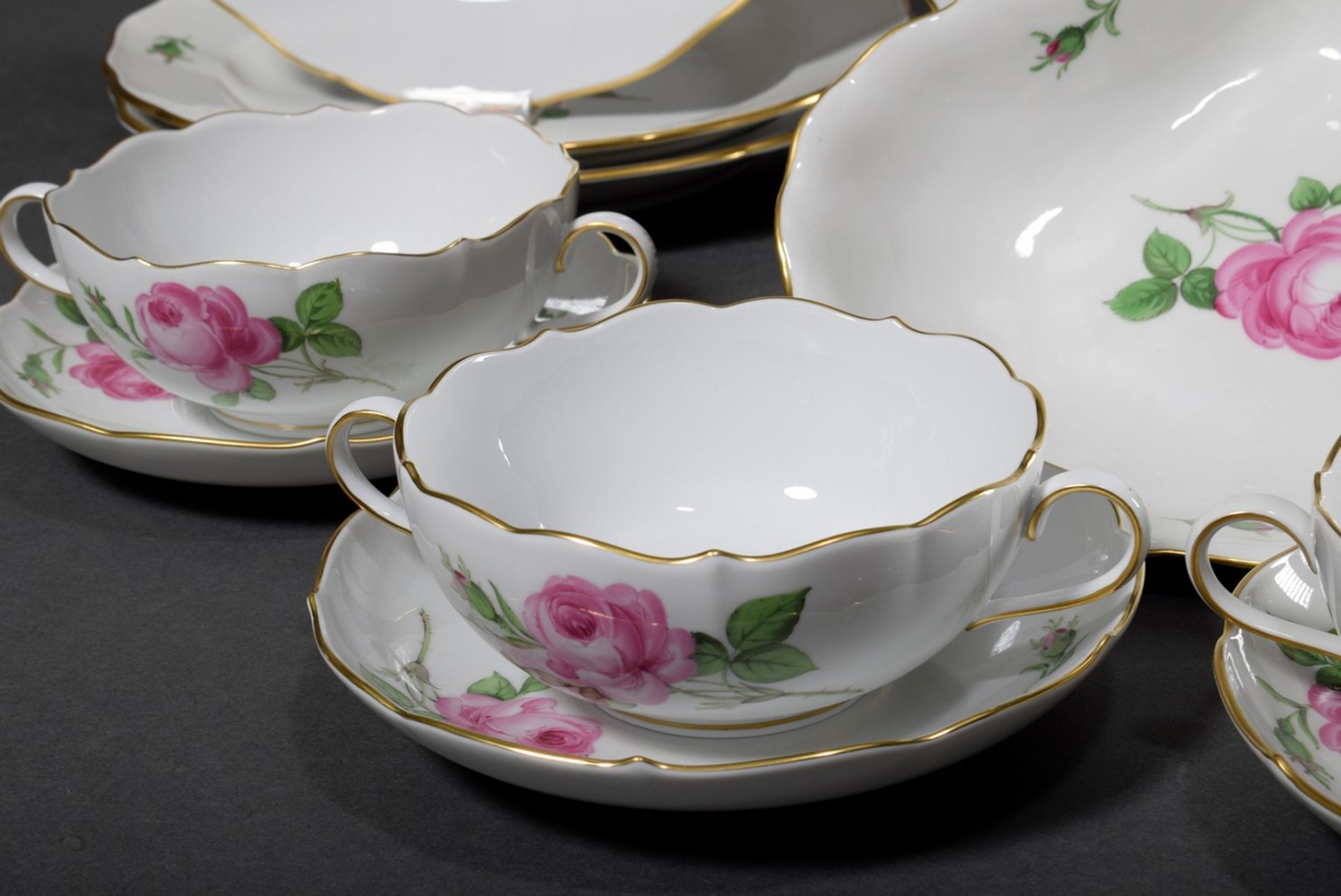 14 pieces Meissen "Red Rose", consisting of: 9 dinner plates (Ø 25cm, 3x 2 grinds), 4 soup cups wit - Image 2 of 4