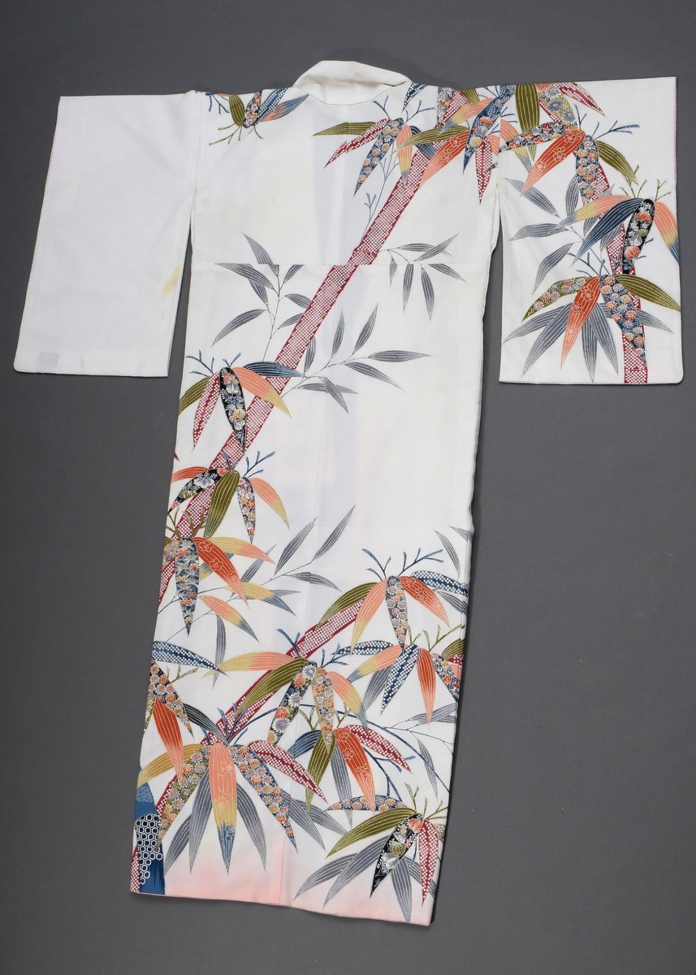 White women's kimono with colourful print decoration "bamboo leaves", silk crêpe, l. 164cm, slightl - Image 5 of 10