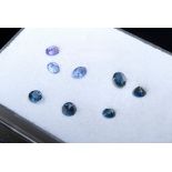 8 Ungefasste runde und ovale facettierte Edelsteine: 3 Tansanite (zus. ca. 0.5ct, 4,1x2,8mm) und 5