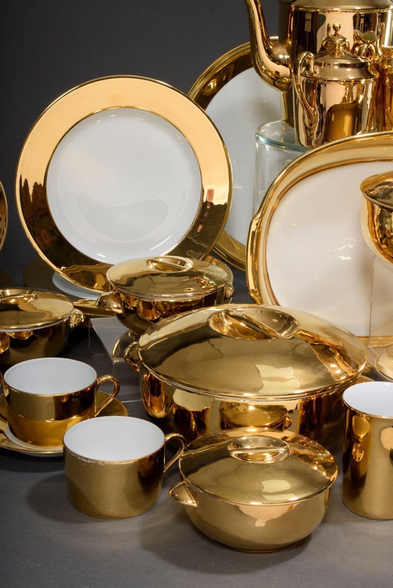 43 pieces Limoges dinner and breakfast service "Gold", Porcelaine de Paris, consisting of: 8 dinner - Image 5 of 9