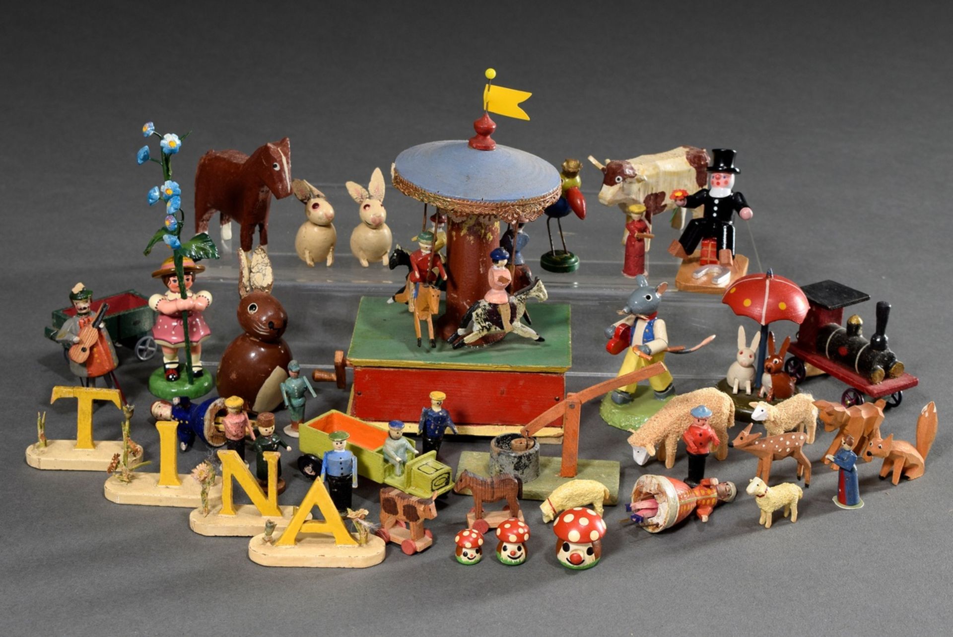 Various Erzgebirge figures "horse carousel, people, animals, vehicles, letters and bringers of luck