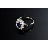 WG 750 Entourage Ring mit einem Saphir (1.07ct) in einer Brillantlunette (zus. ca. 0.70ct/VVSI-VS/T