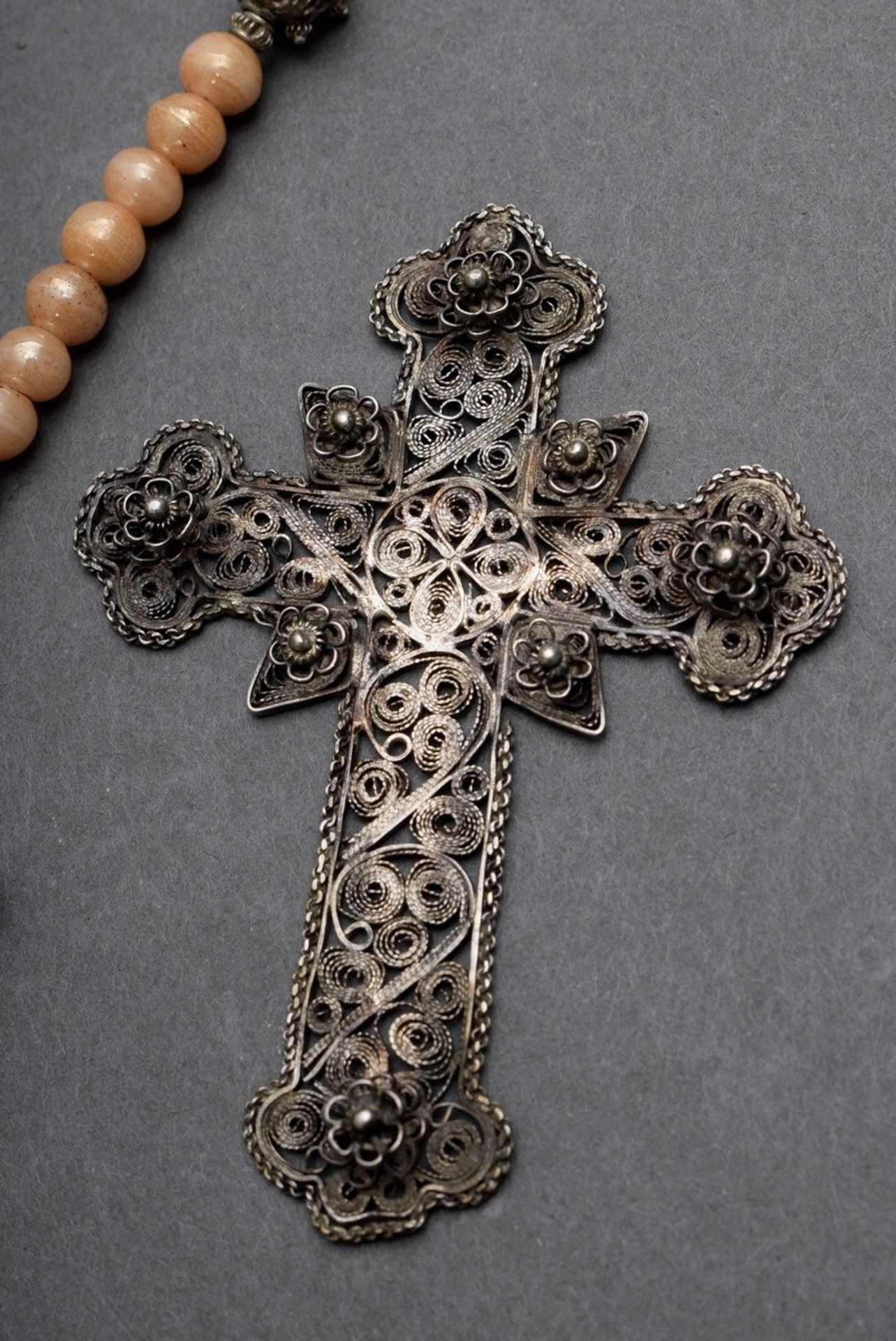 3 Various silver filigree works: Rosary fragment with glass beads (l. 26cm), crucifix (8x6cm) and f - Image 2 of 7