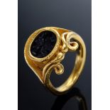 GG 917 Ring mit floral gestalteter Schiene und römischer Sardonyx Gemme (2. Jhd. n.Chr.) "Handschla