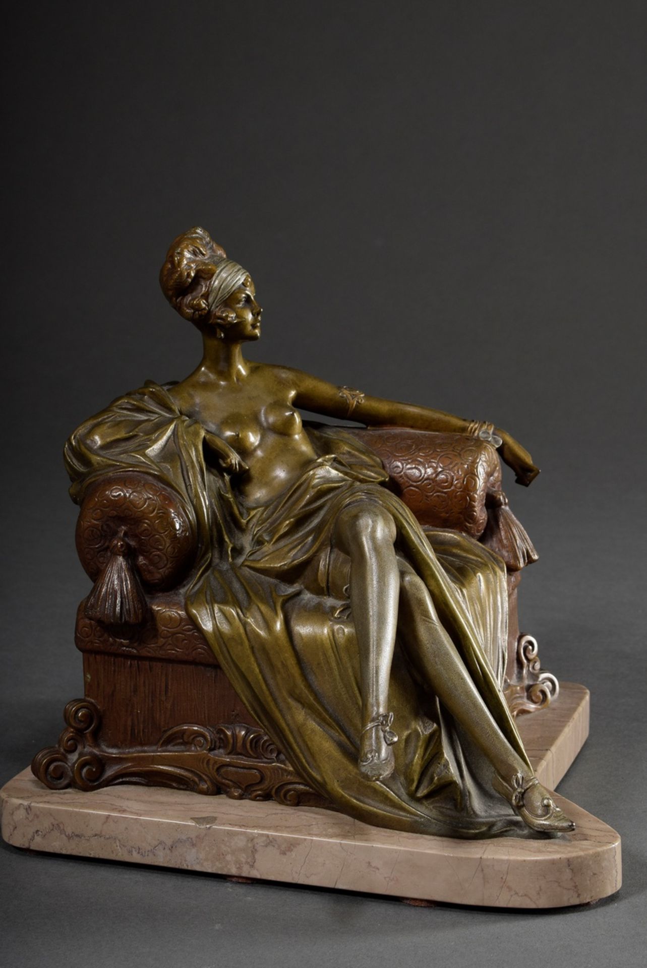 Unknown artist c. 1920 "Lascivious lady on armchair", bronze with various patinas on reddish marble - Image 4 of 8