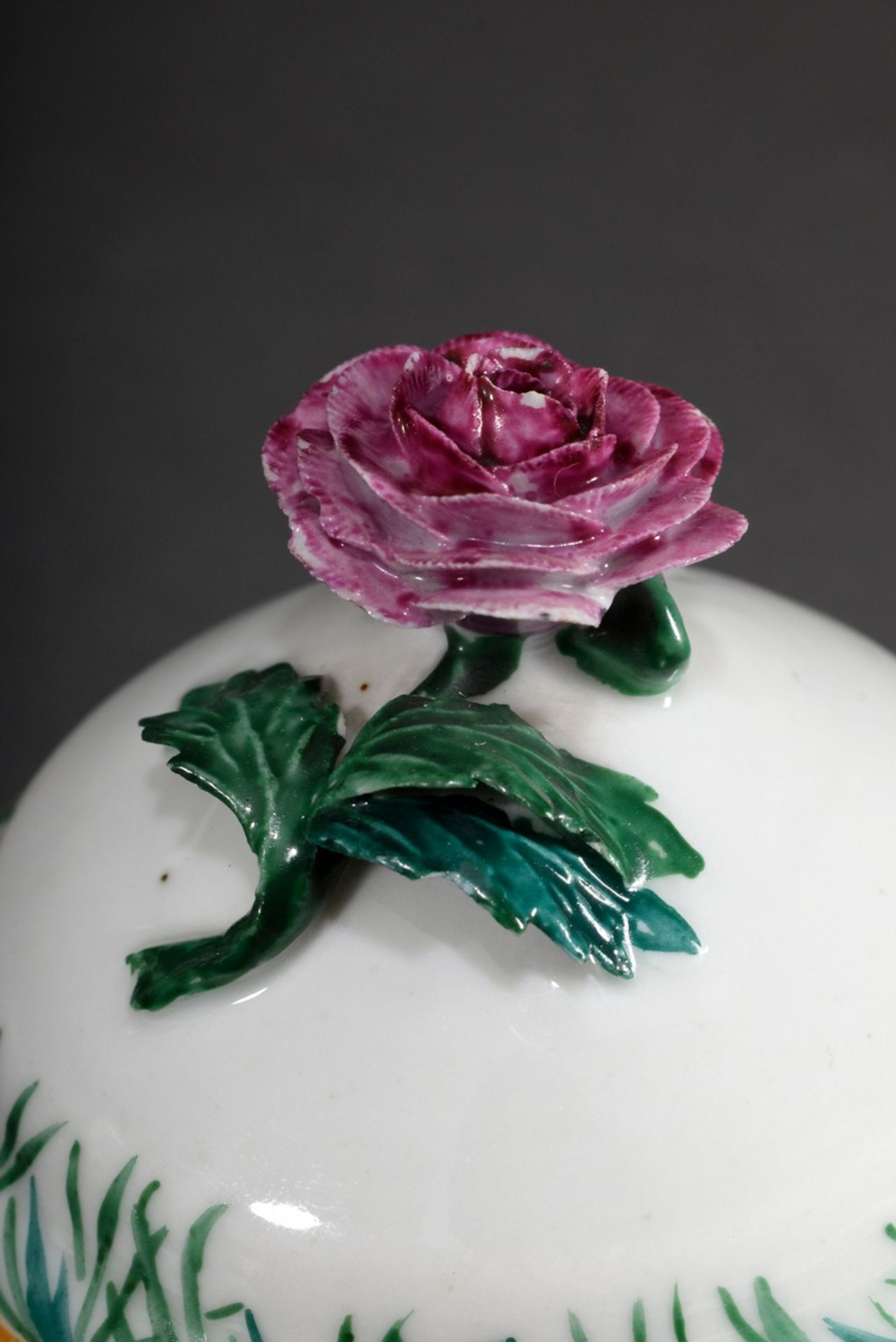 Meissen lidded cup with polychrome painting "fir green" and plastic rose finial, probably house pai - Image 3 of 5