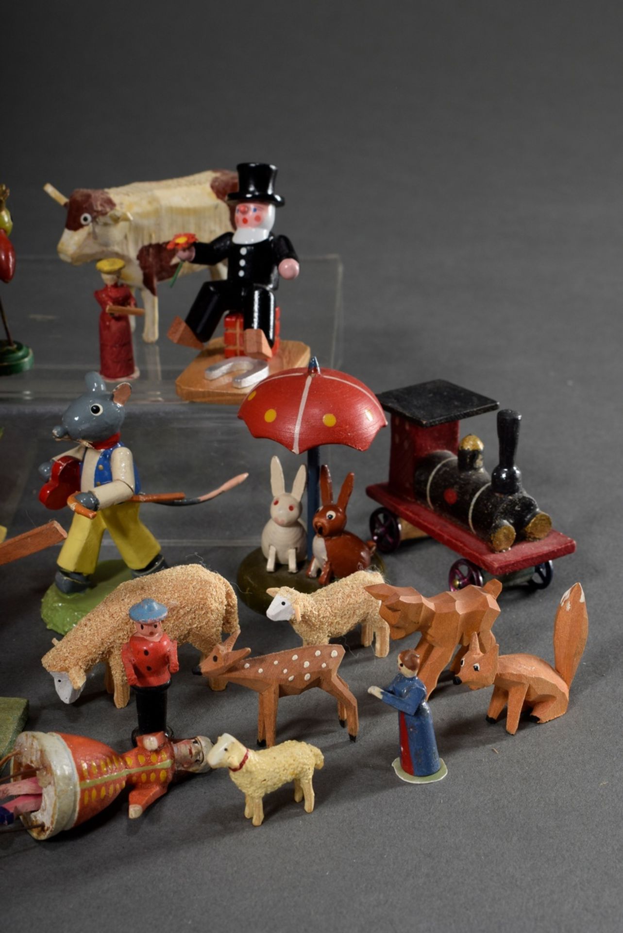 Various Erzgebirge figures "horse carousel, people, animals, vehicles, letters and bringers of luck - Image 4 of 8