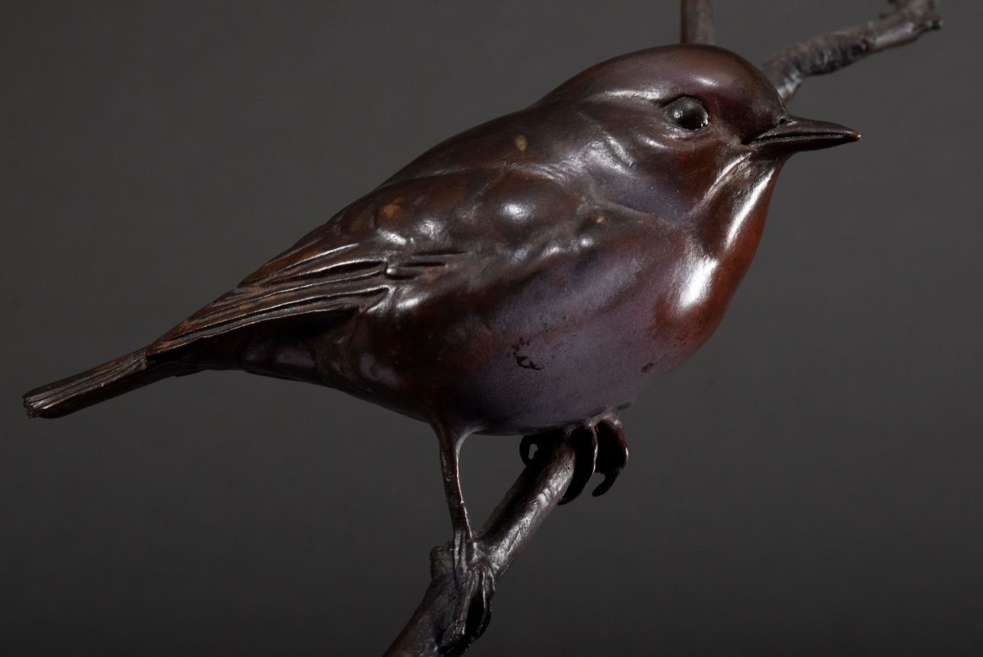 Glasby, Alan (1945-2008) "Robin" (robin on branch), bronze coloured patinated, num. 18/75, h. 24,5c - Image 5 of 6