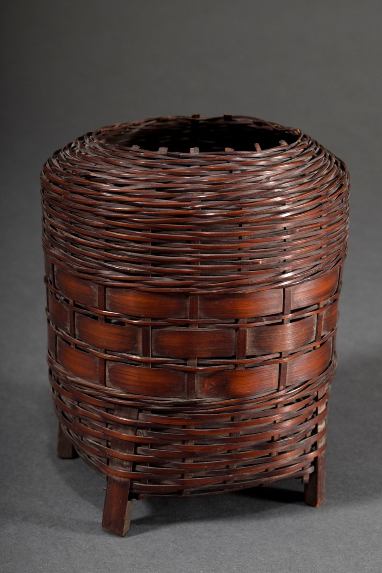 3 Various Japanese baskets with reddish patination: 2 various handle baskets with coarse leaf strip - Image 6 of 7