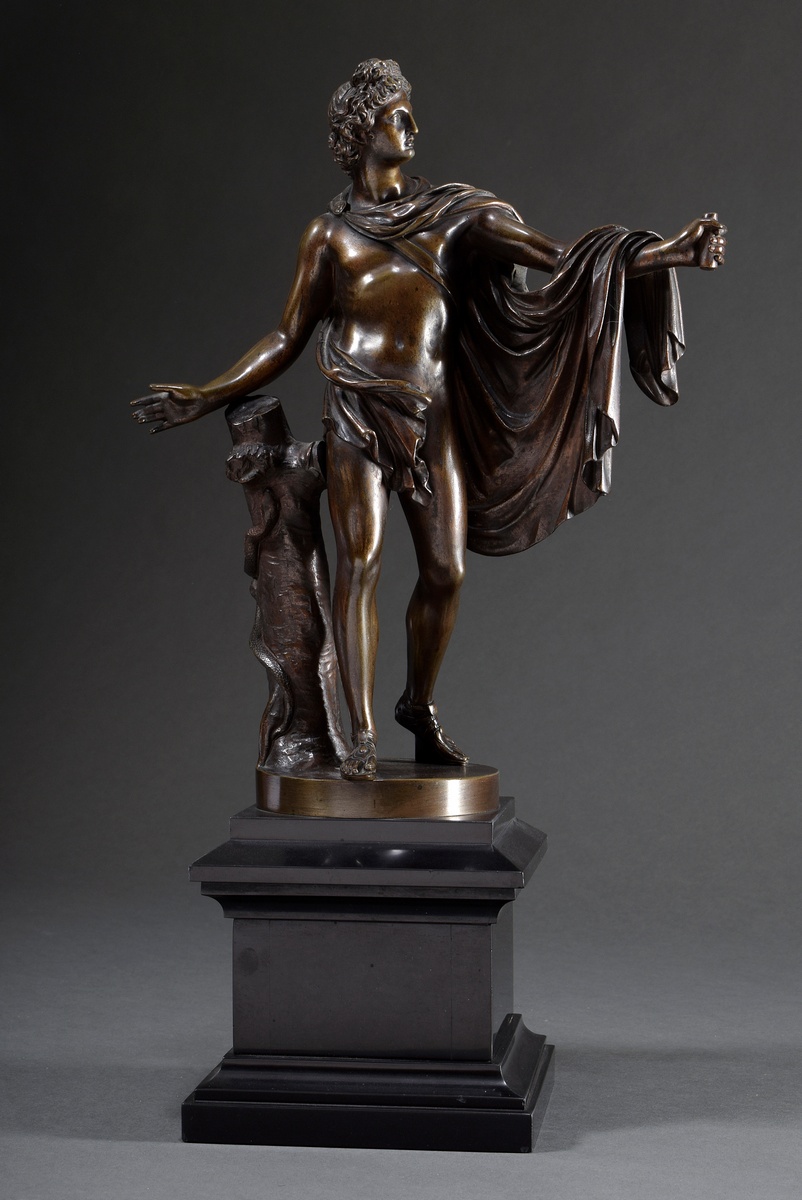 Grand Tour Souvenir "Apollo of Belvedere", 19th c., bronze on stepped black marble base, h. 37,5/53