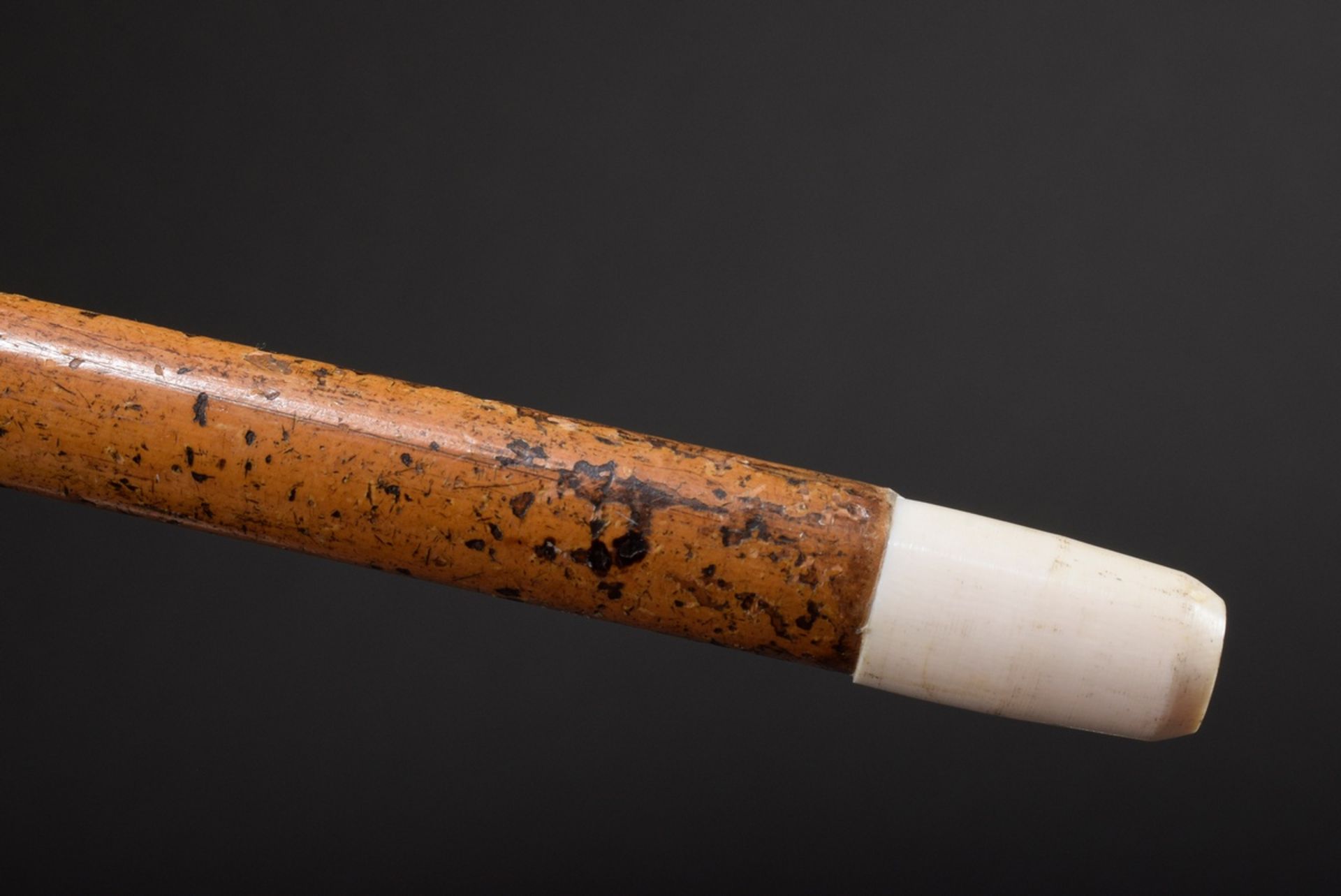 Souvenir walking stick of the Royal Naval Hospital Plymouth with carved scrimshaw and floral silver - Image 5 of 7