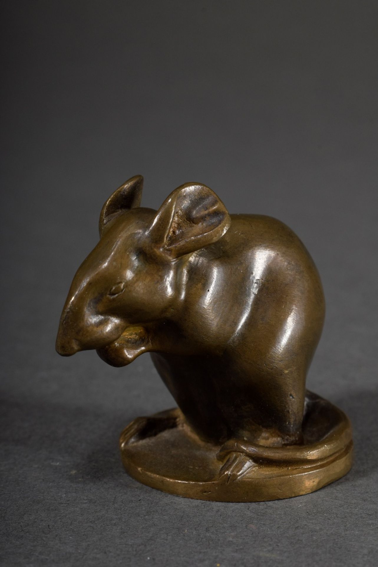 2 Various bronze miniatures "Wallowing pig" and "Crouching mouse", 1x on the bottom inscribed warri - Image 2 of 7