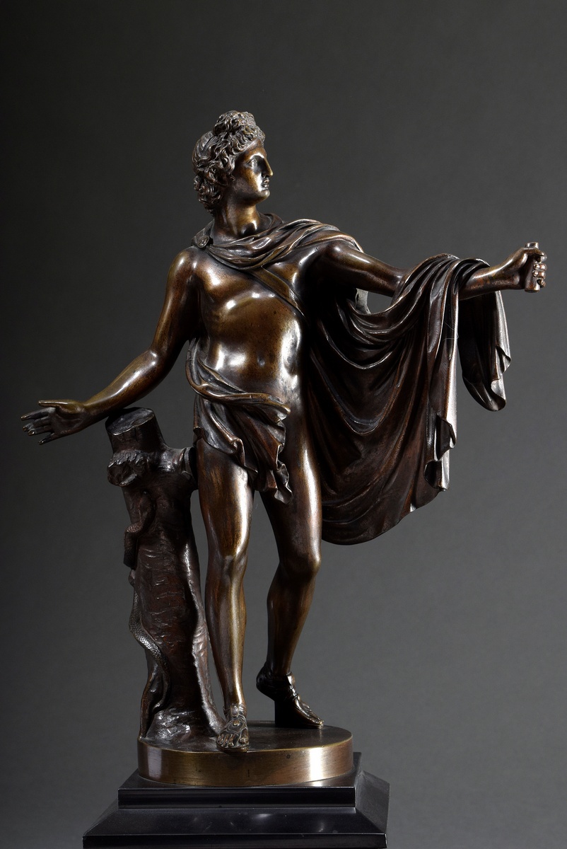 Grand Tour Souvenir "Apollo of Belvedere", 19th c., bronze on stepped black marble base, h. 37,5/53 - Image 2 of 7
