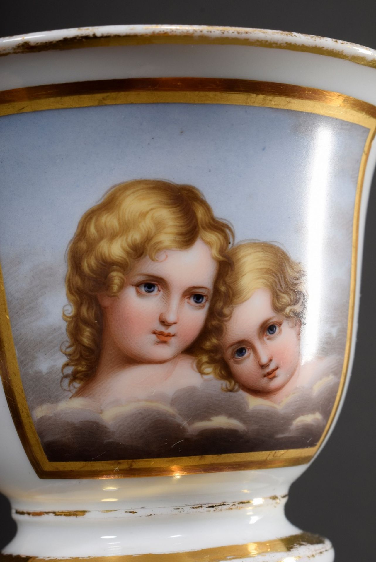 2 Various Meissen cups/saucers with "onion pattern" decor and fine painting "heavenly siblings" as  - Image 3 of 5