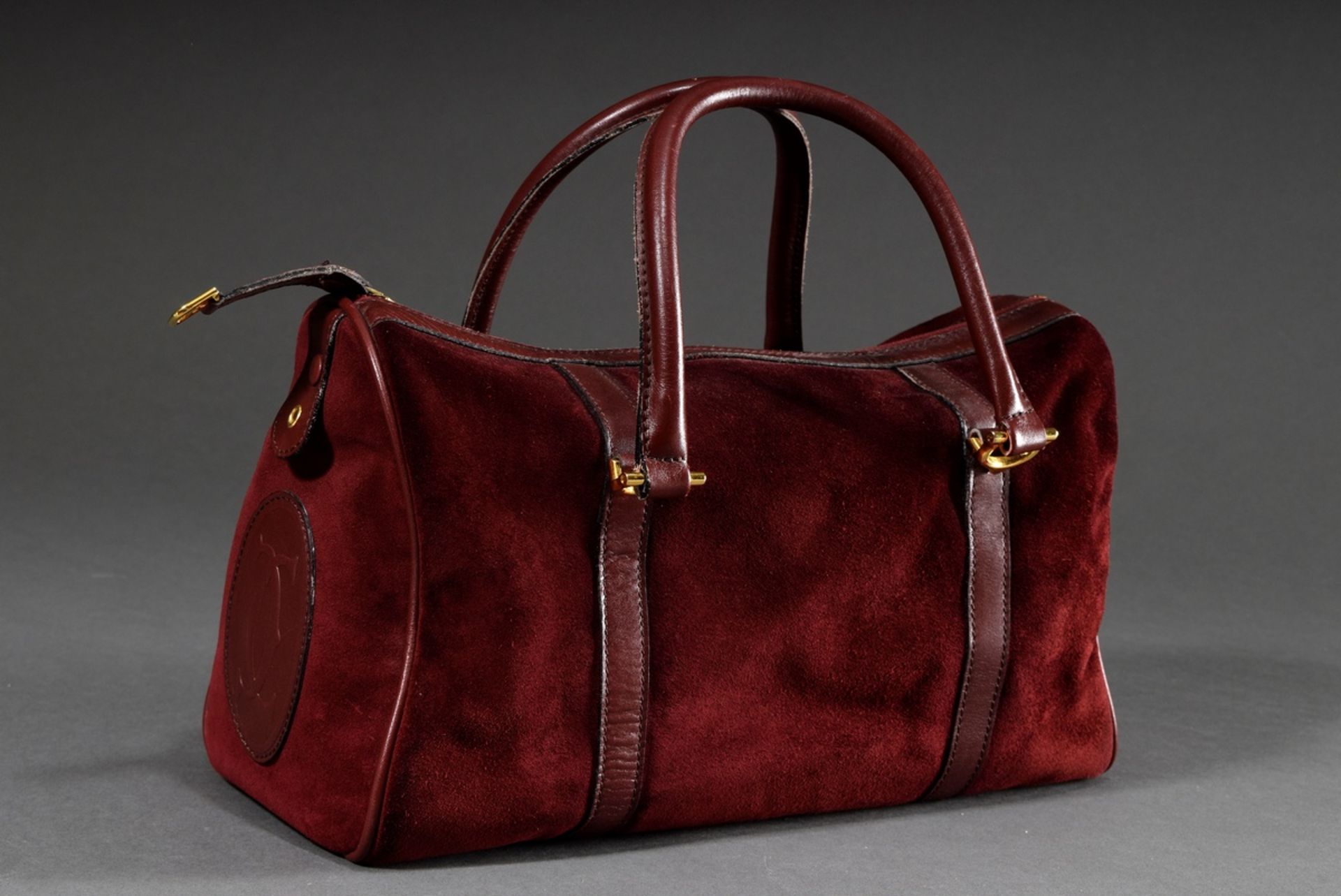 Cartier Weekender oder Jagdtasche, bordeauxrotes Veloursleder, innen Moirée, um 1982, Original Papi - Bild 2 aus 8