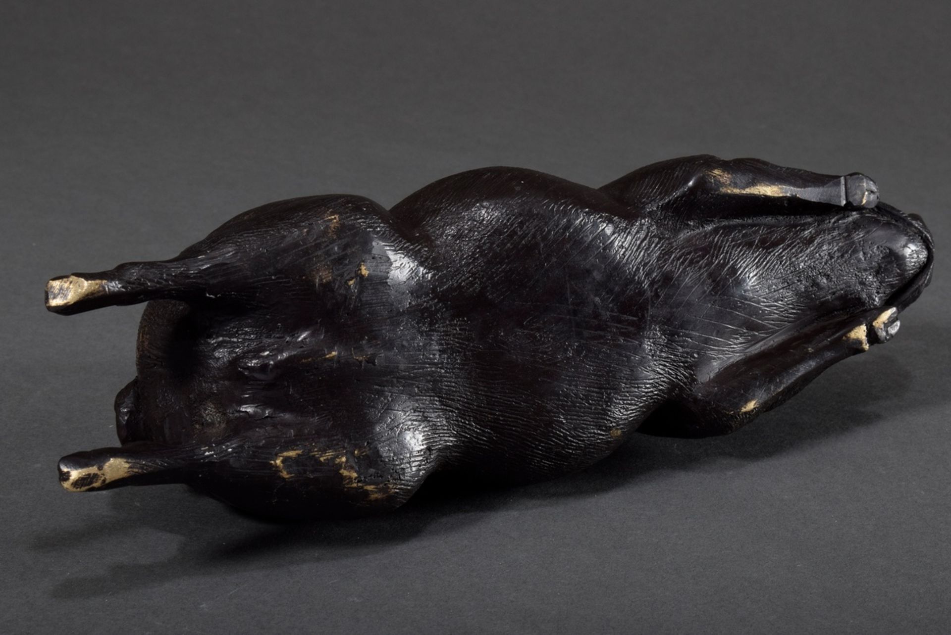 Unknown artist "Lying sow", brass dark patinated, unsigned, 20th c., h. 7,5cm, l. 30,5cm - Image 5 of 6