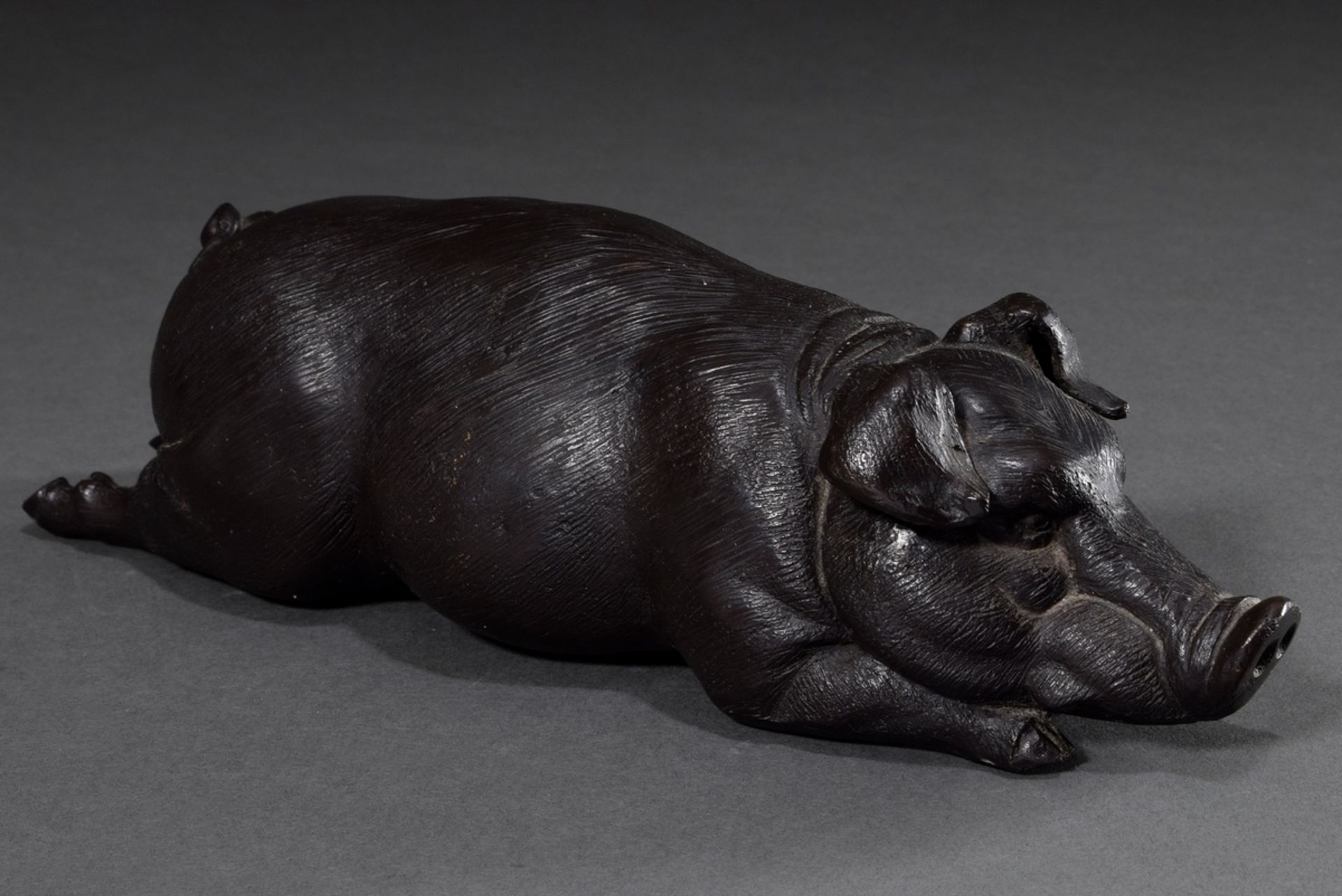 Unknown artist "Lying sow", brass dark patinated, unsigned, 20th c., h. 7,5cm, l. 30,5cm - Image 2 of 6