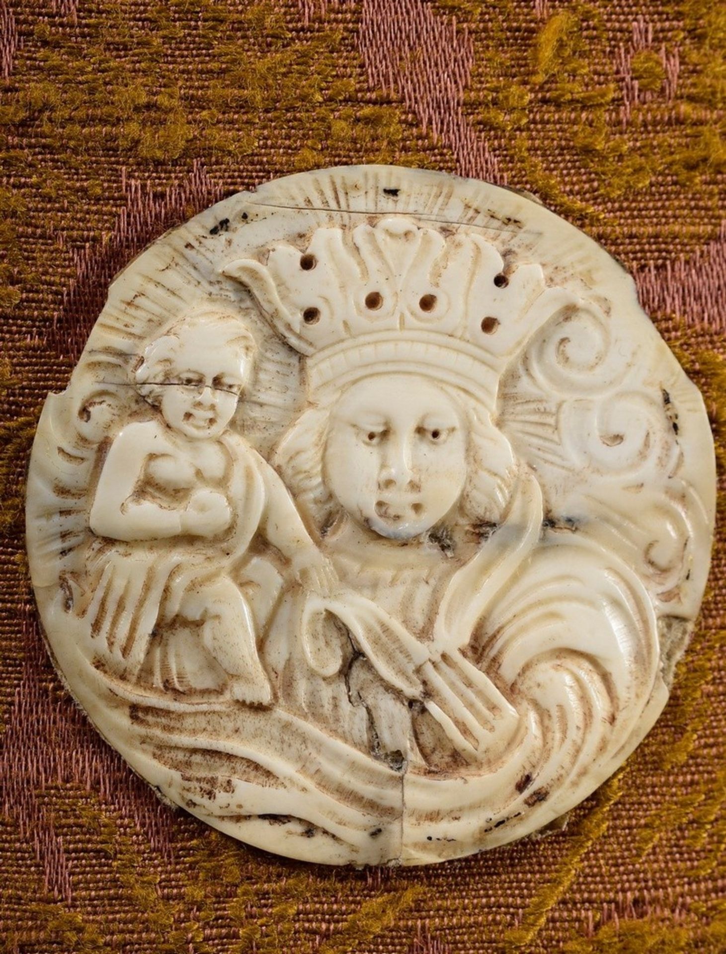 Small medieval bone tondo "Mother of God with Child", mounted on fabric, Ø 5,5cm, various defects, 