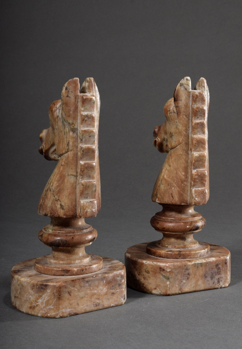 Pair of marble bookends "Horseheads", early 20th c., h.19,5cm - Image 3 of 6