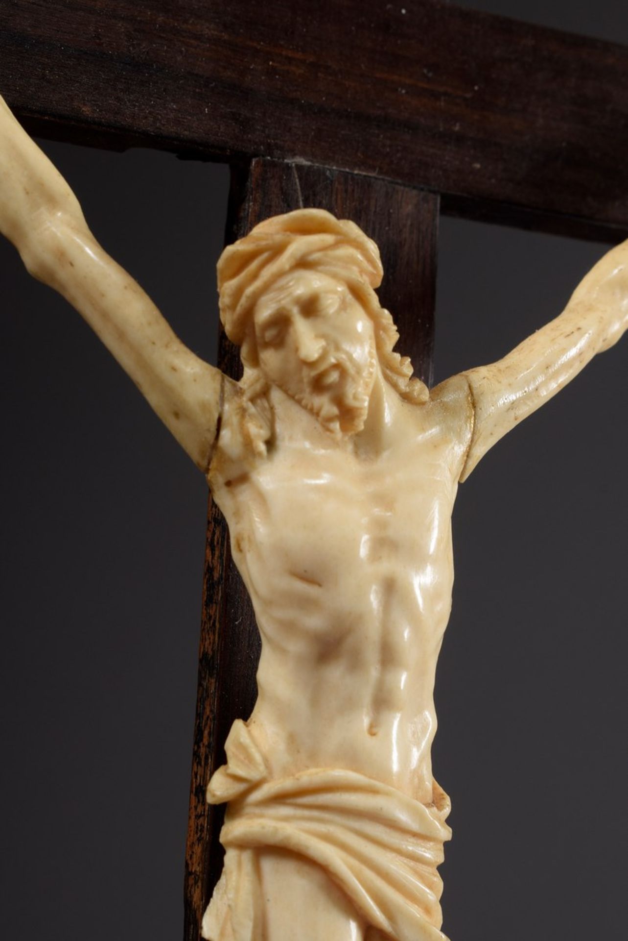 Ivory carving "Corpus Christi" (three-nail type) with the arms stretched far upwards and the head t - Image 3 of 5