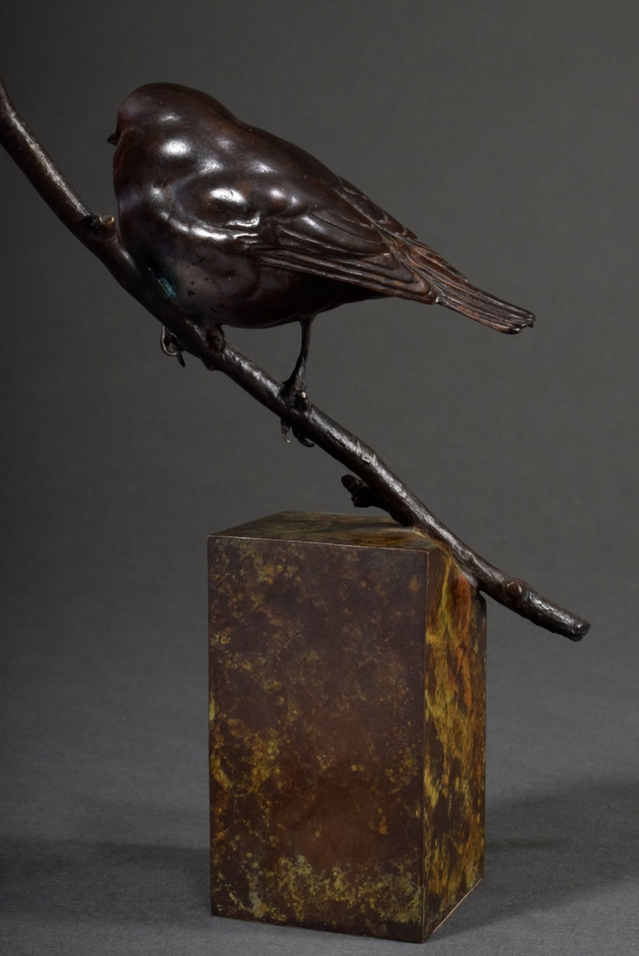 Glasby, Alan (1945-2008) "Robin" (robin on branch), bronze coloured patinated, num. 18/75, h. 24,5c - Image 4 of 6