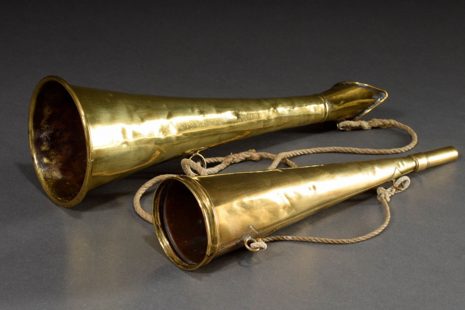 Megaphone and bugle around 1900, copper, brass plated, l. 35,5/37,5cm, signs of age and use, coll.  - Image 2 of 3