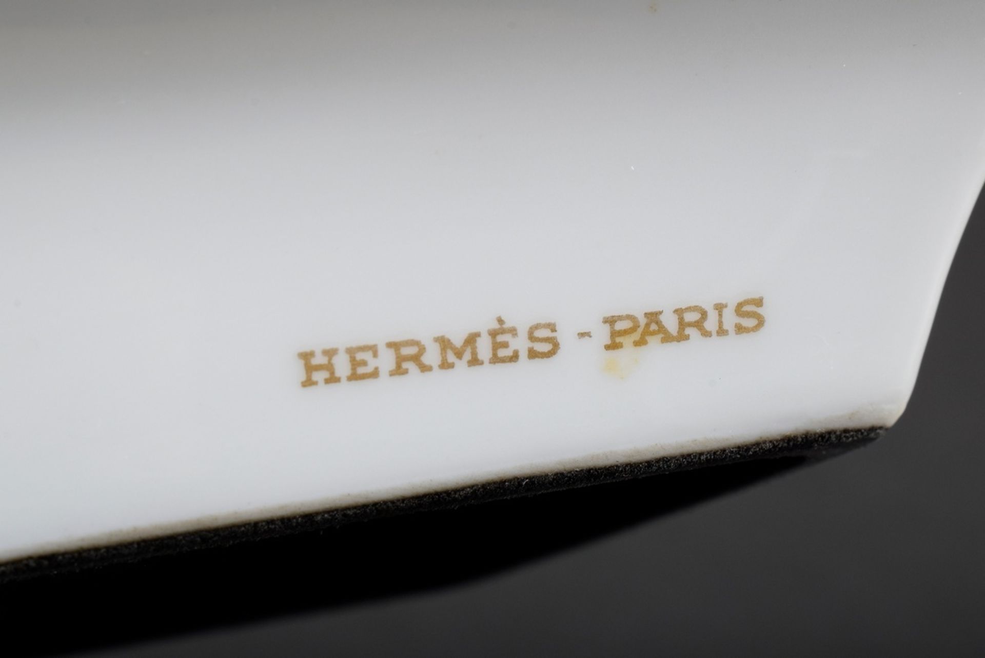 Hermès porcelain ashtray with overprint decoration "Parade horse" and hand colored rim, 1990s, 4x19 - Image 5 of 5