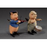 2 Diverse Schuco Tanzfiguren: "Schwein mit Trommel" und "Schwein mit Geige", jeweils gemarkt "Schuc