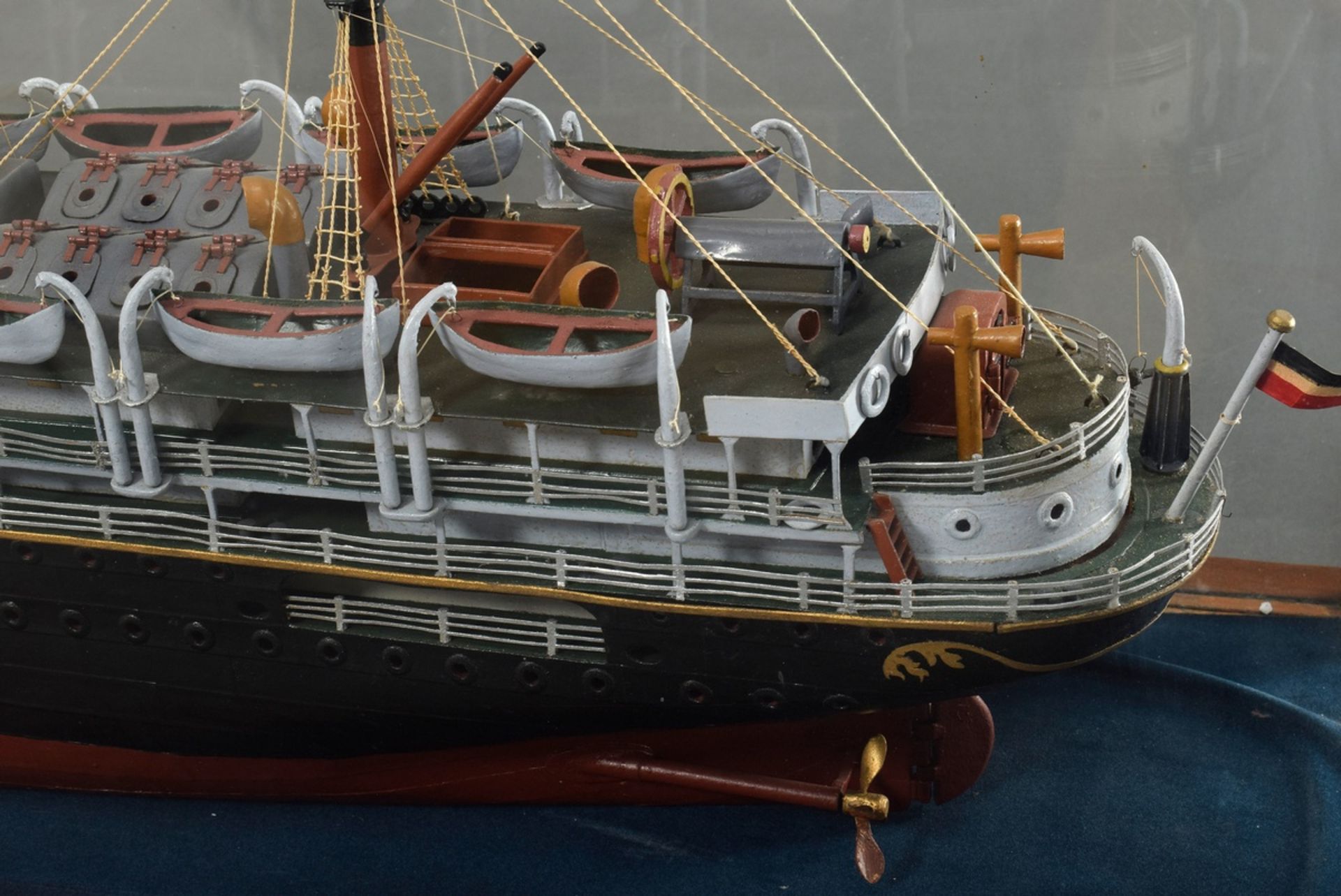 Model ship "Steamship of the Imperial Era" around 1900, paper/cardboard painted, manufact. Engineer - Image 5 of 7