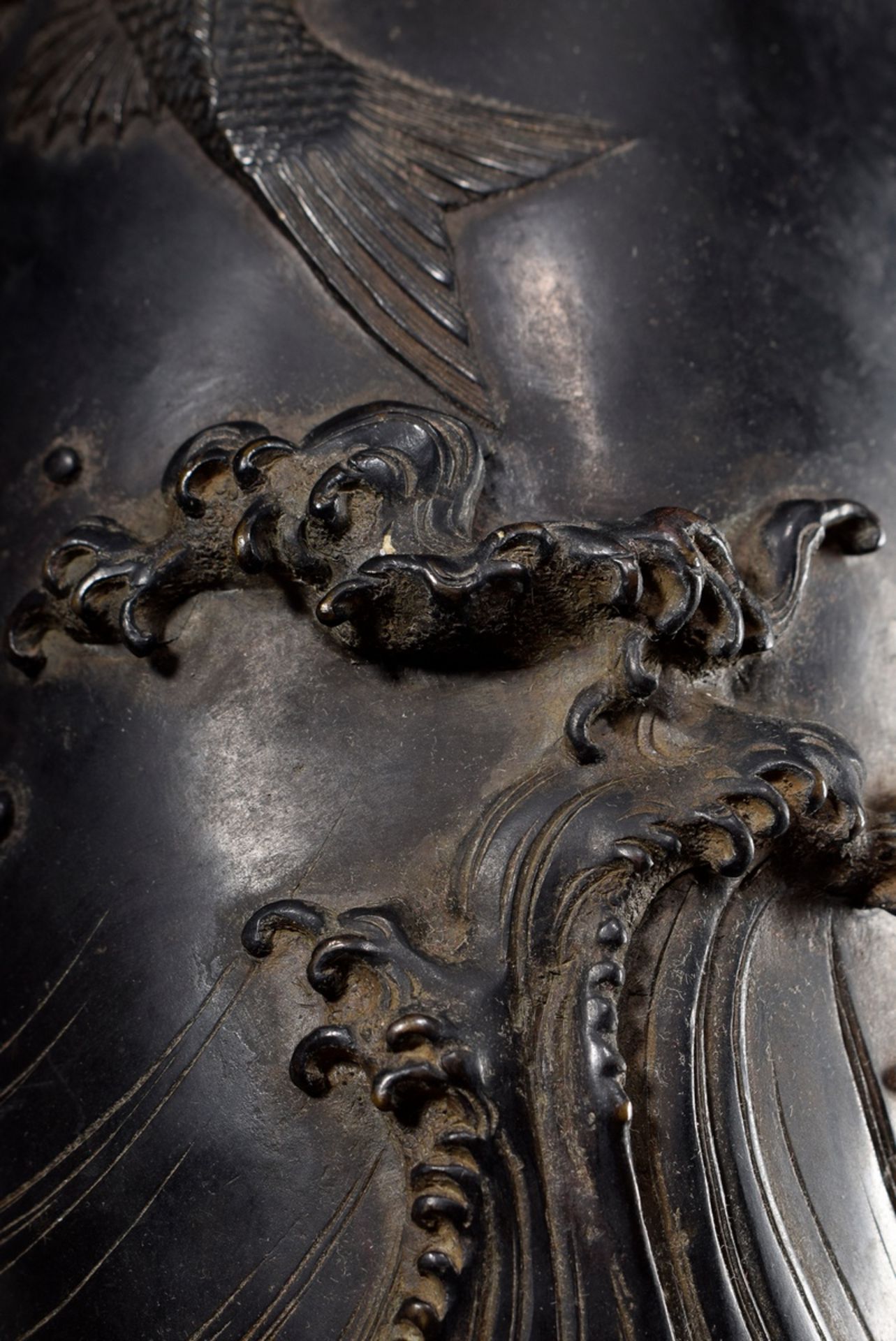 Japanese bronze vase with fine sculptural decoration "Ryujin the dragon king of the sea riding a fi - Image 6 of 6