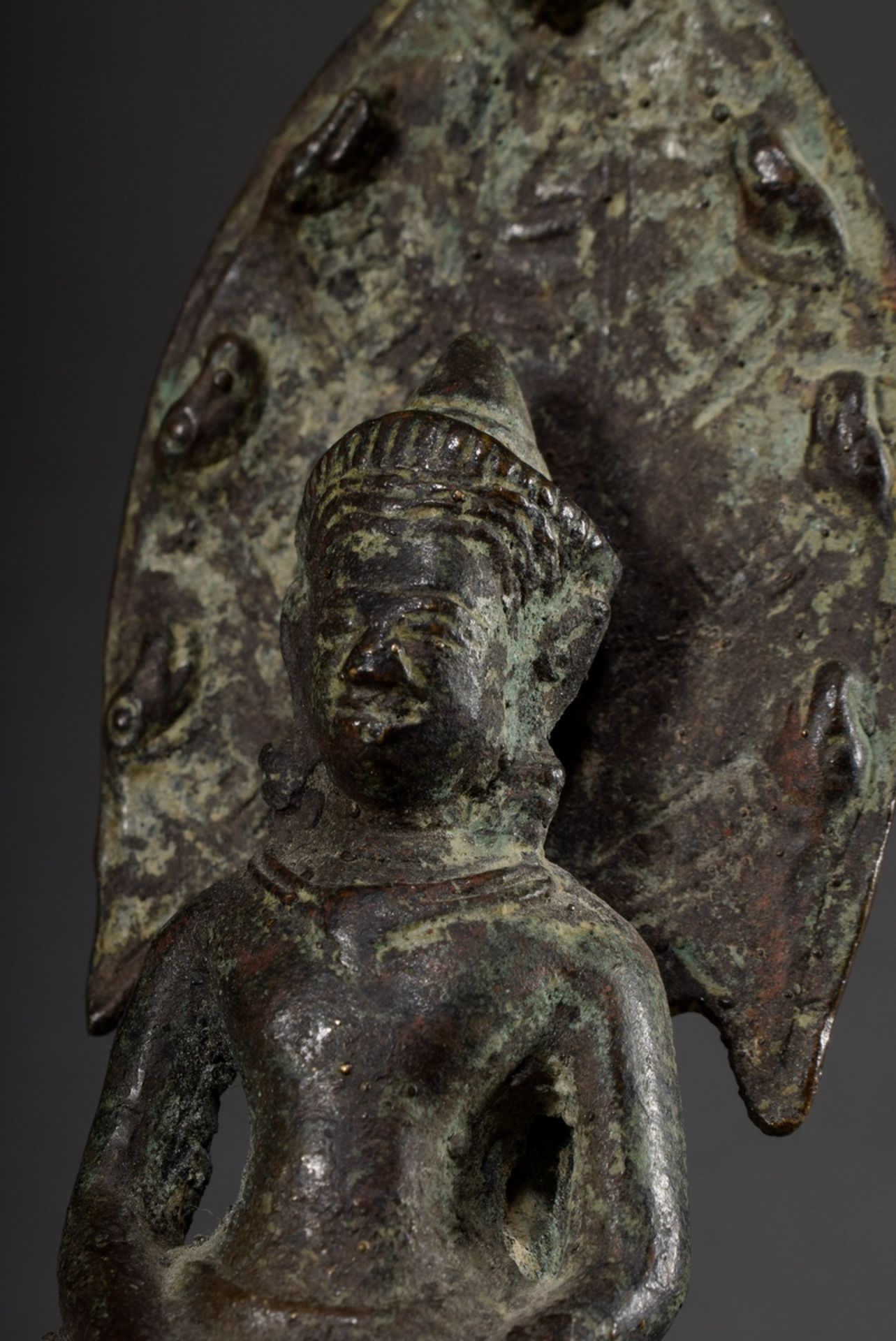 Bronze "Sitting Buddha, sheltered by the Naga King Muchalinda" in Khmer Bayon style, h. 16,5cm, sma - Image 7 of 7