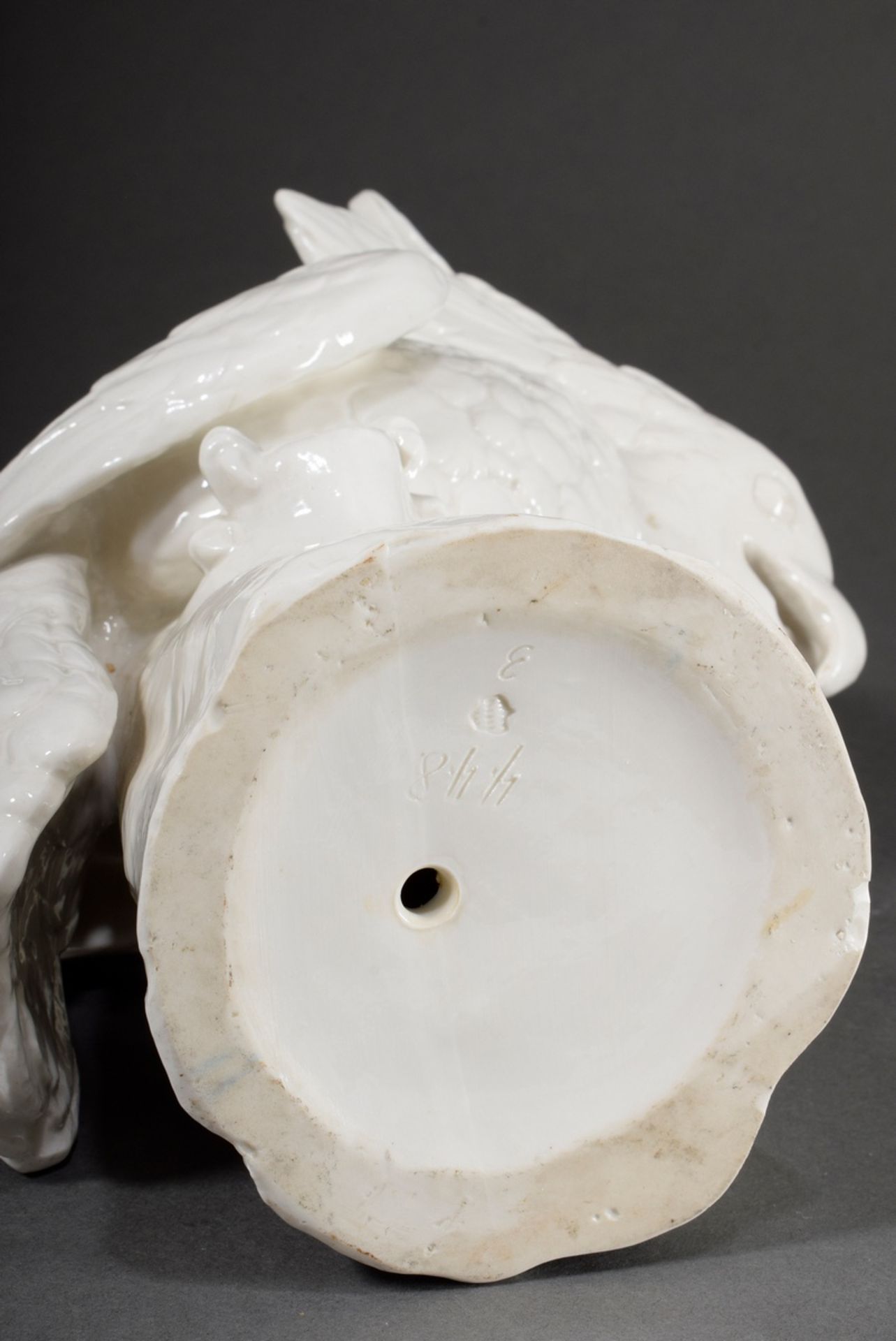 Nymphenburg "Cockatoo with closed wings", white porcelain, incised no. 448, bossier no. 3, diamond- - Image 5 of 7
