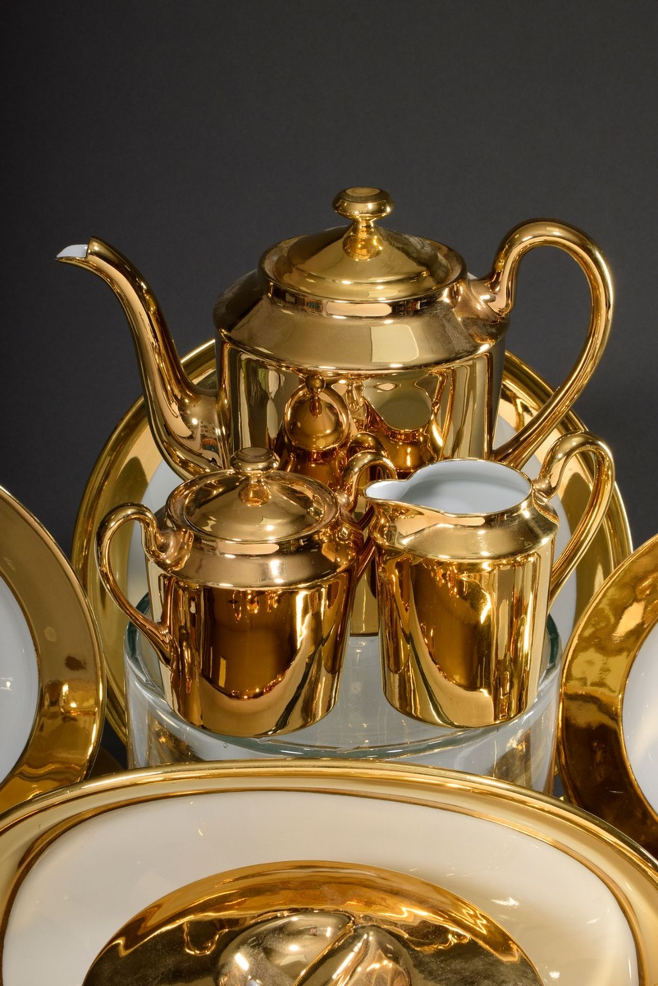 43 pieces Limoges dinner and breakfast service "Gold", Porcelaine de Paris, consisting of: 8 dinner - Image 7 of 9
