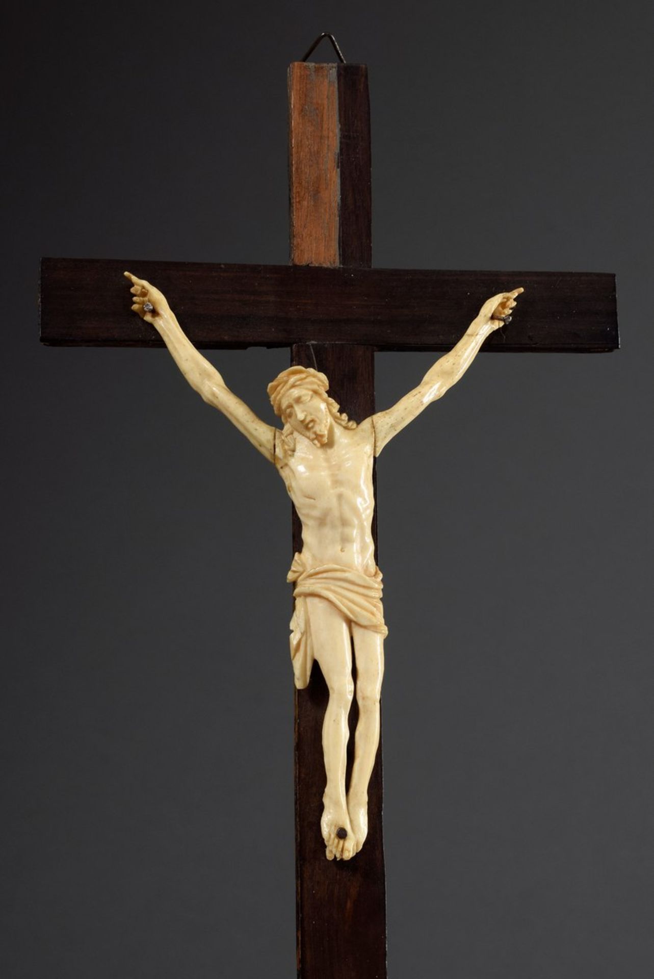 Ivory carving "Corpus Christi" (three-nail type) with the arms stretched far upwards and the head t - Image 2 of 5