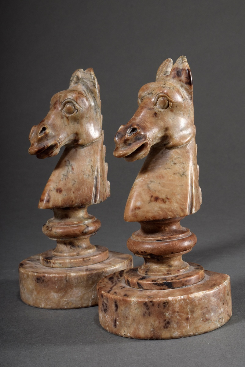 Pair of marble bookends "Horseheads", early 20th c., h.19,5cm