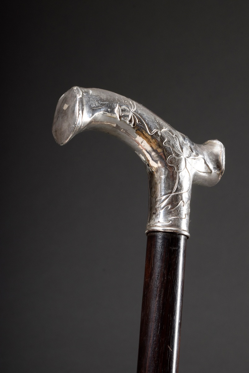 Walking stick with silver 800 Fritz crutch "blossoms" and dark shaft, around 1900, l. 85cm, pressur