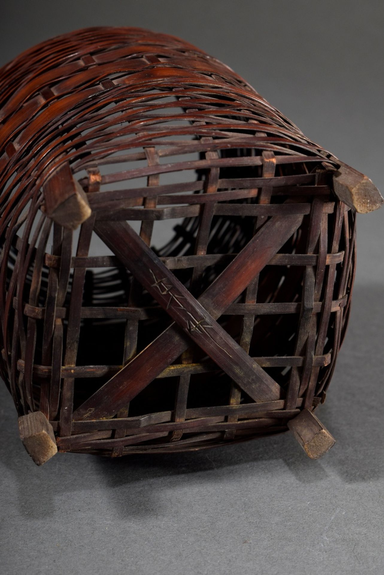 3 Various Japanese baskets with reddish patination: 2 various handle baskets with coarse leaf strip - Image 7 of 7