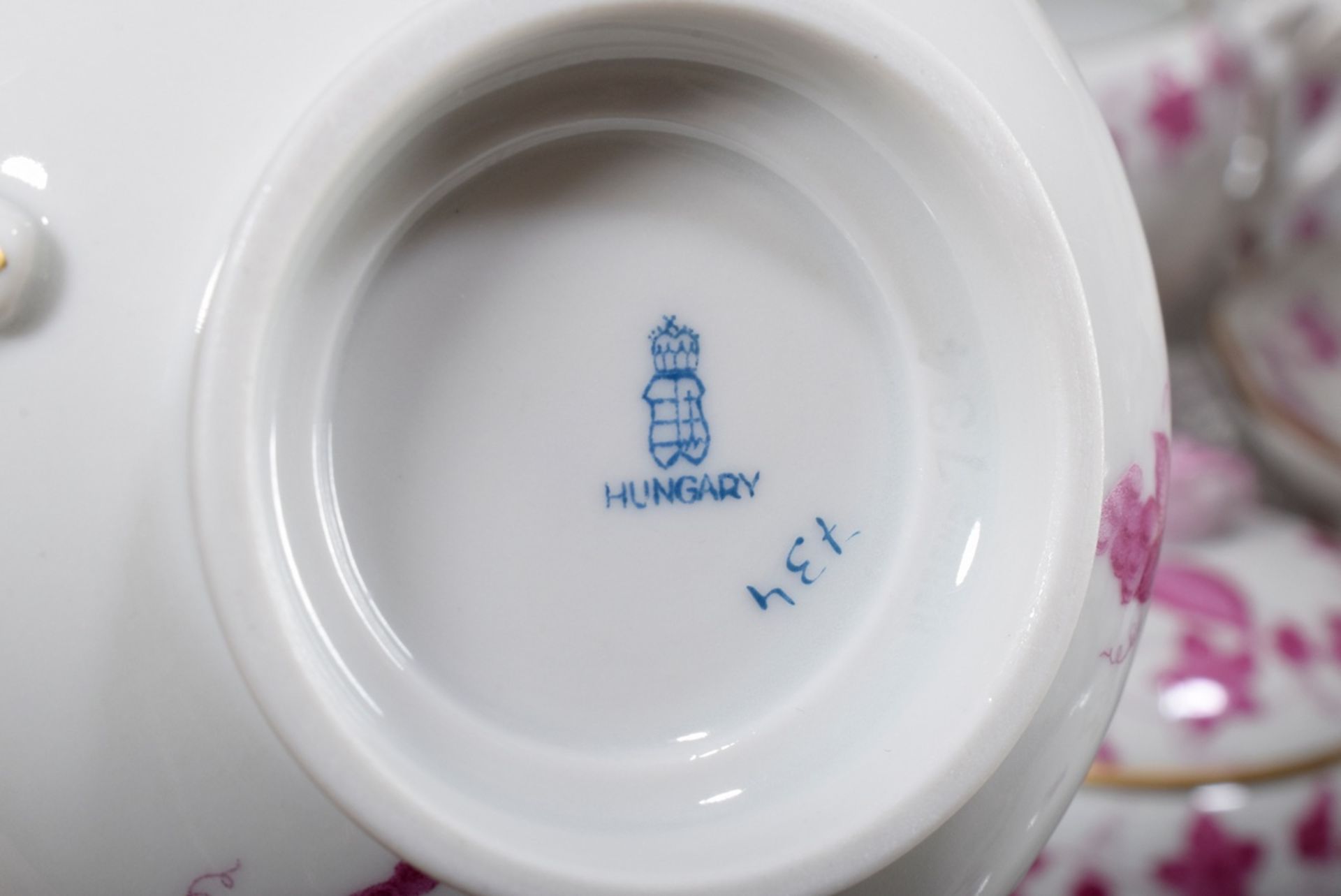 65 pieces Herend coffee and dinner service "Guirland de Raisins" with purple painting and gold rim, - Image 7 of 7