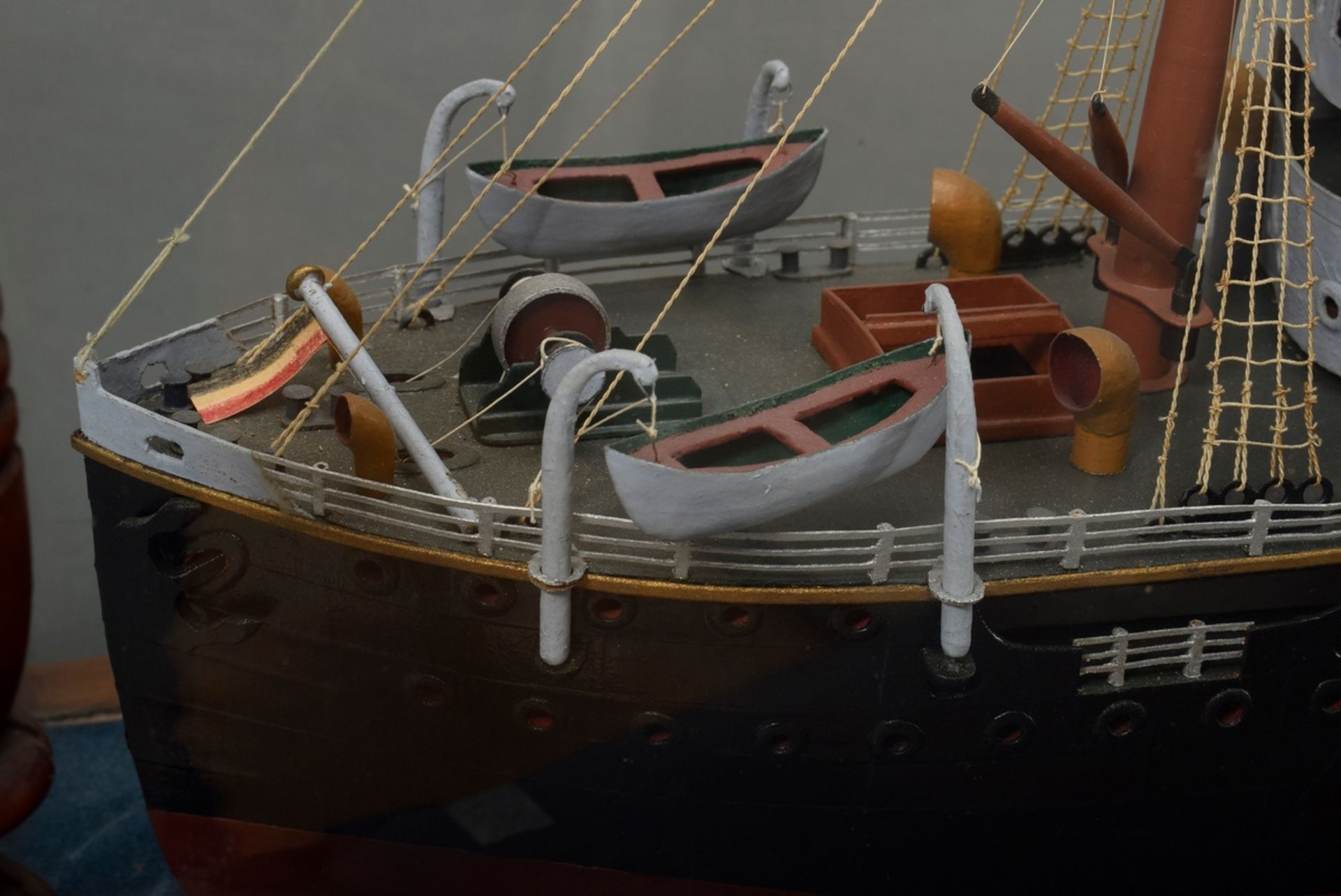 Model ship "Steamship of the Imperial Era" around 1900, paper/cardboard painted, manufact. Engineer - Image 6 of 7