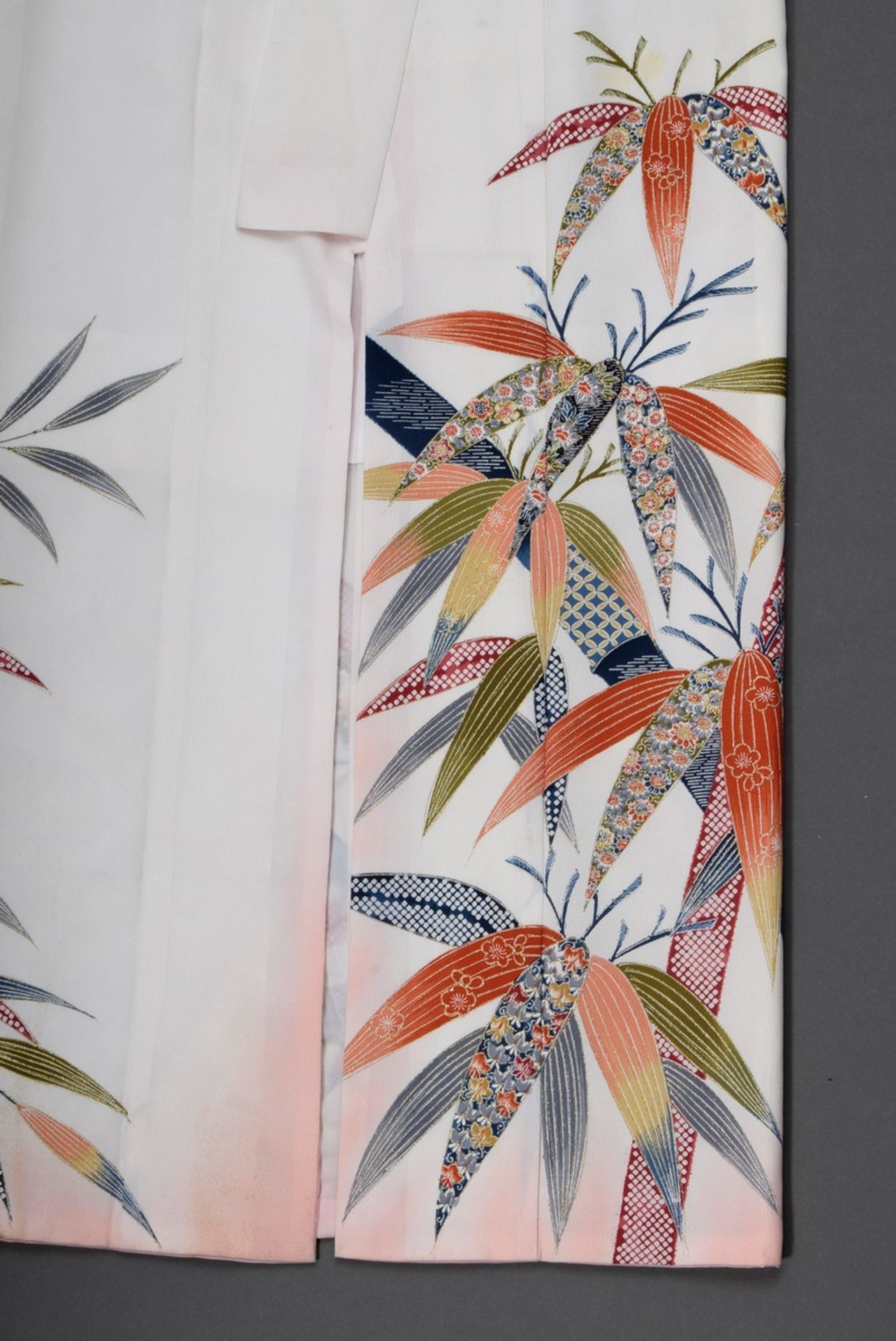 White women's kimono with colourful print decoration "bamboo leaves", silk crêpe, l. 164cm, slightl - Image 2 of 10