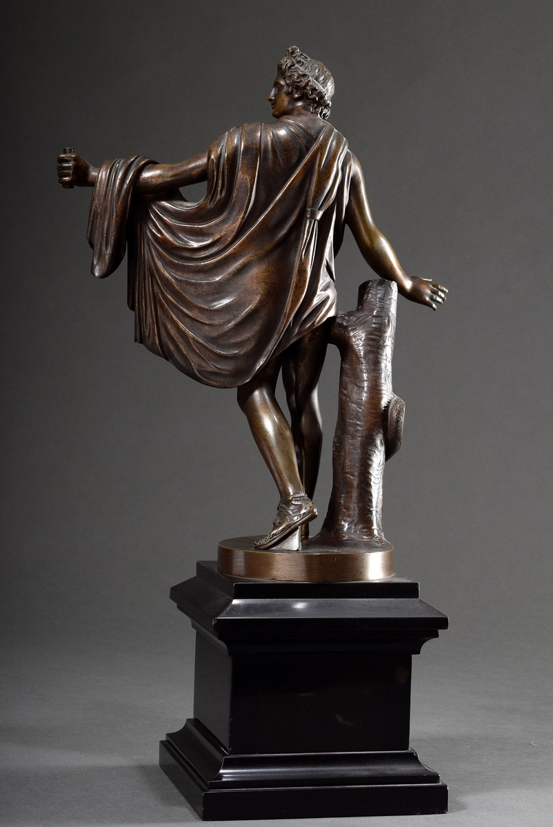 Grand Tour Souvenir "Apollo of Belvedere", 19th c., bronze on stepped black marble base, h. 37,5/53 - Image 5 of 7