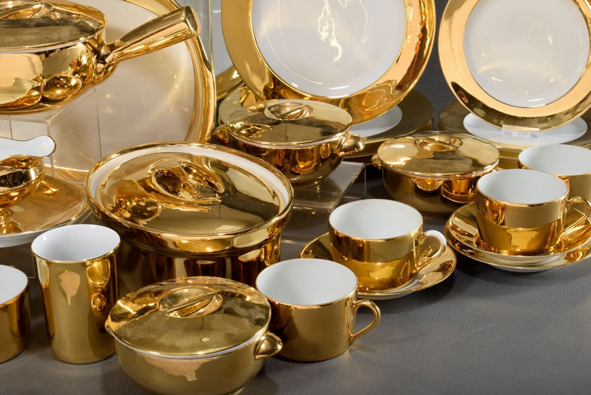 43 pieces Limoges dinner and breakfast service "Gold", Porcelaine de Paris, consisting of: 8 dinner - Image 3 of 9