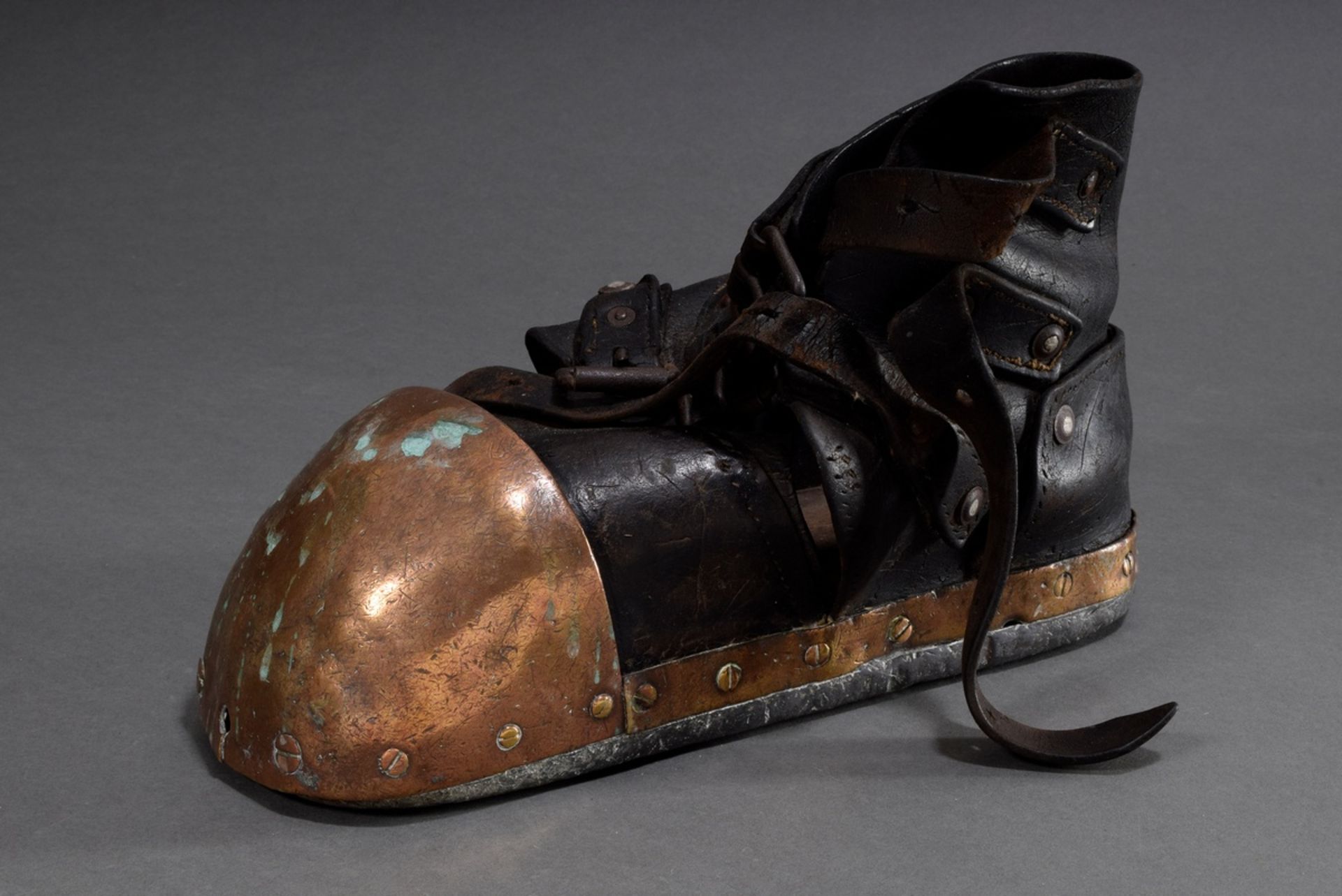 Taucherschuh, Leder mit Holz Innensohle/Bleisohle/Kupferkappe, Anf. 20.Jh, L. 34cm, Alters- und Geb - Bild 2 aus 5